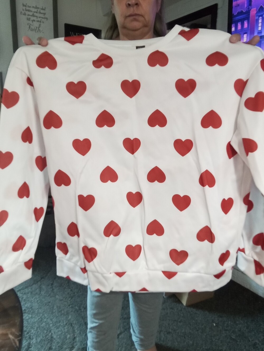 #6068 Heart Print Sweatshirt. - XL